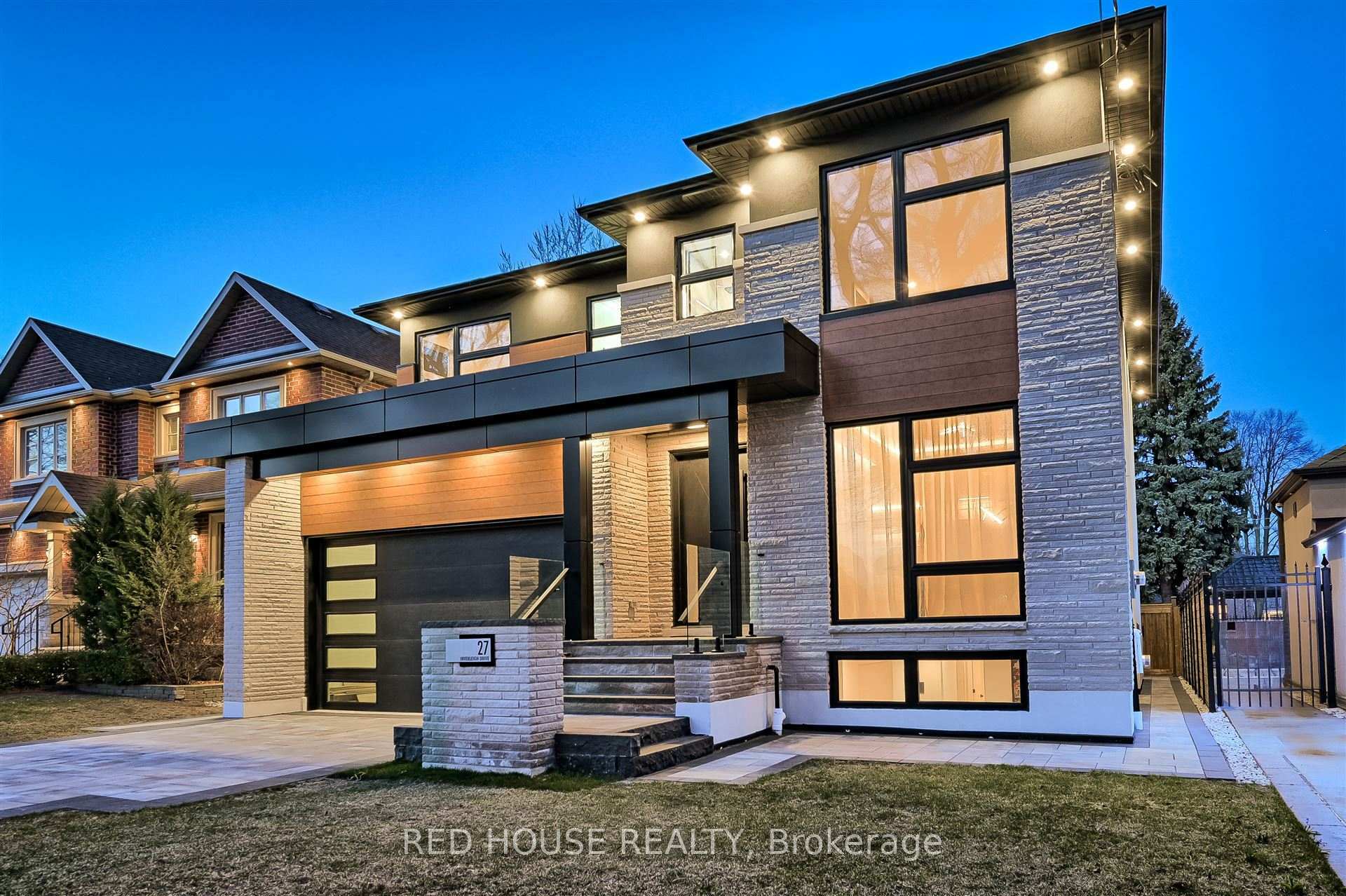 Property Photo:  27 Inverleigh Drive  ON M8Y 3E4 