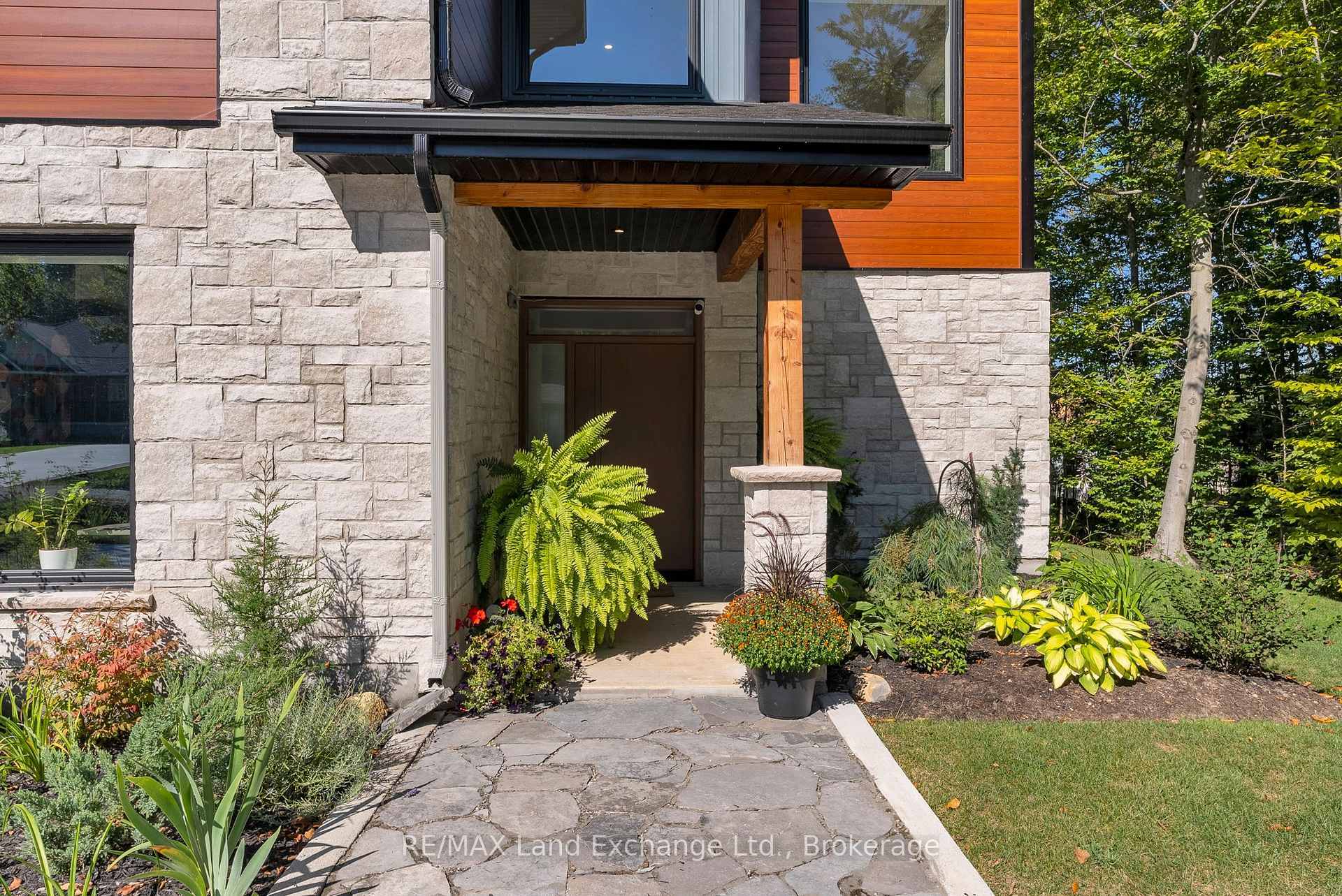 Property Photo: 19 Walker Way ON N0H 2G0