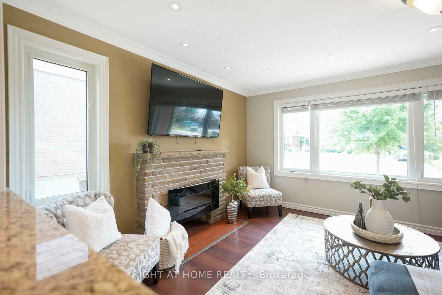 Property Photo:  600 Ridgeway Avenue  ON L1J 2W2 