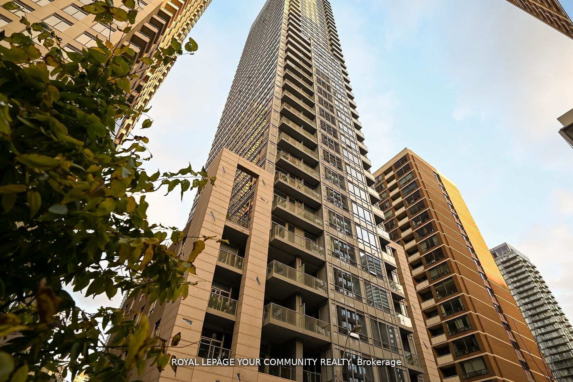 Property Photo: 21 Balmuto Street Ph 35 ON M4Y 1W4