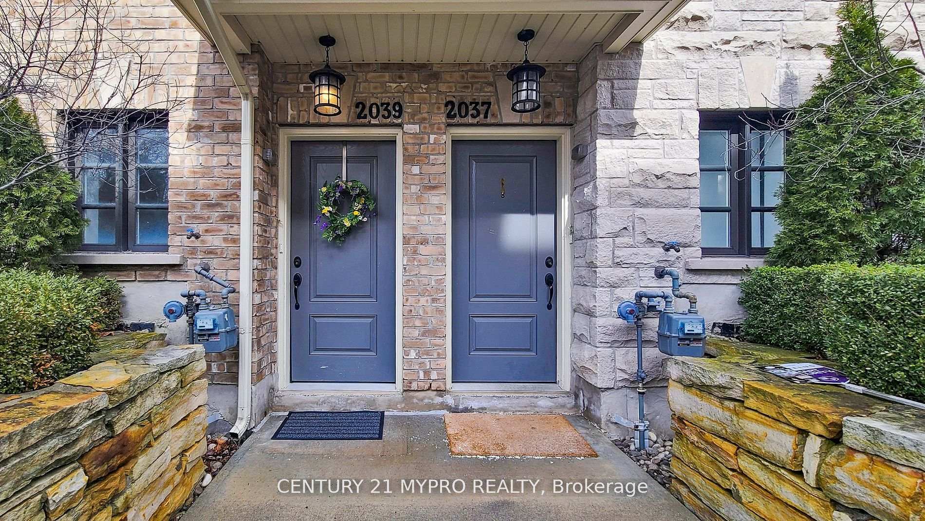 Photo de la propriété: 2039 Queensborough Gate E 47 ON L5M 0Y1