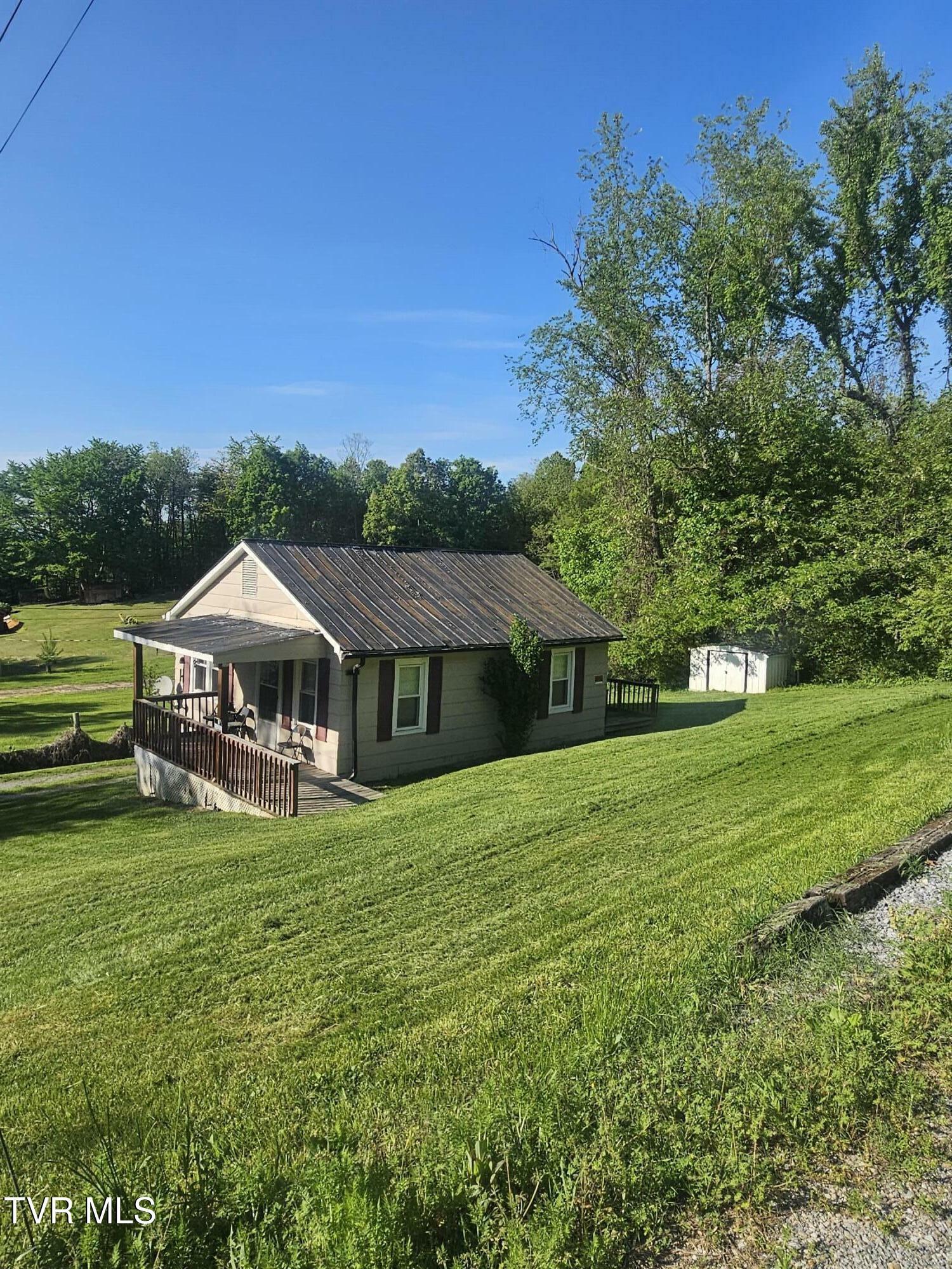 Property Photo: 406 Banks Street TN 37745