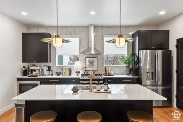 Property Photo: 481 E Alice Way UT 84041