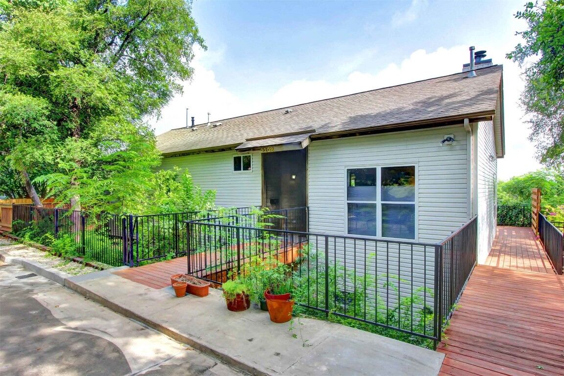 Property Photo:  2208 Trailside Drive  TX 78704