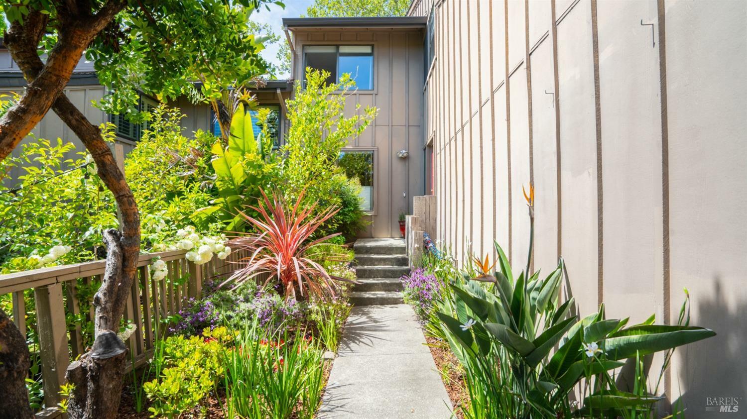 Property Photo: 5 Charmaine Court CA 94949