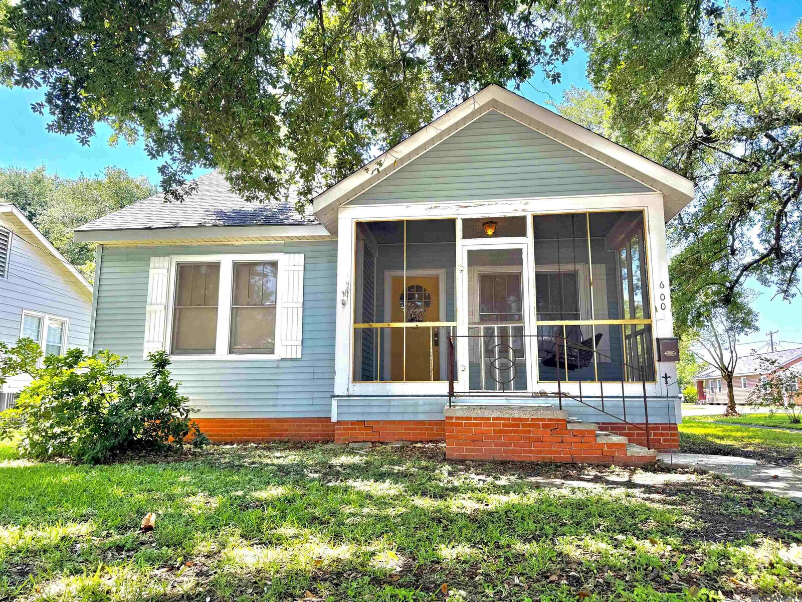 Property Photo:  600 Lee Ave  LA 70346 
