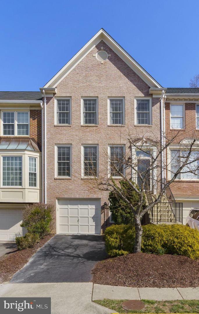 Property Photo: 6244 Windham Hill Run VA 22315