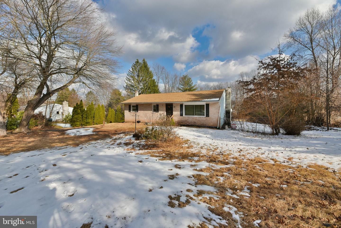 Property Photo: 1372 Laurelwood Road PA 19465