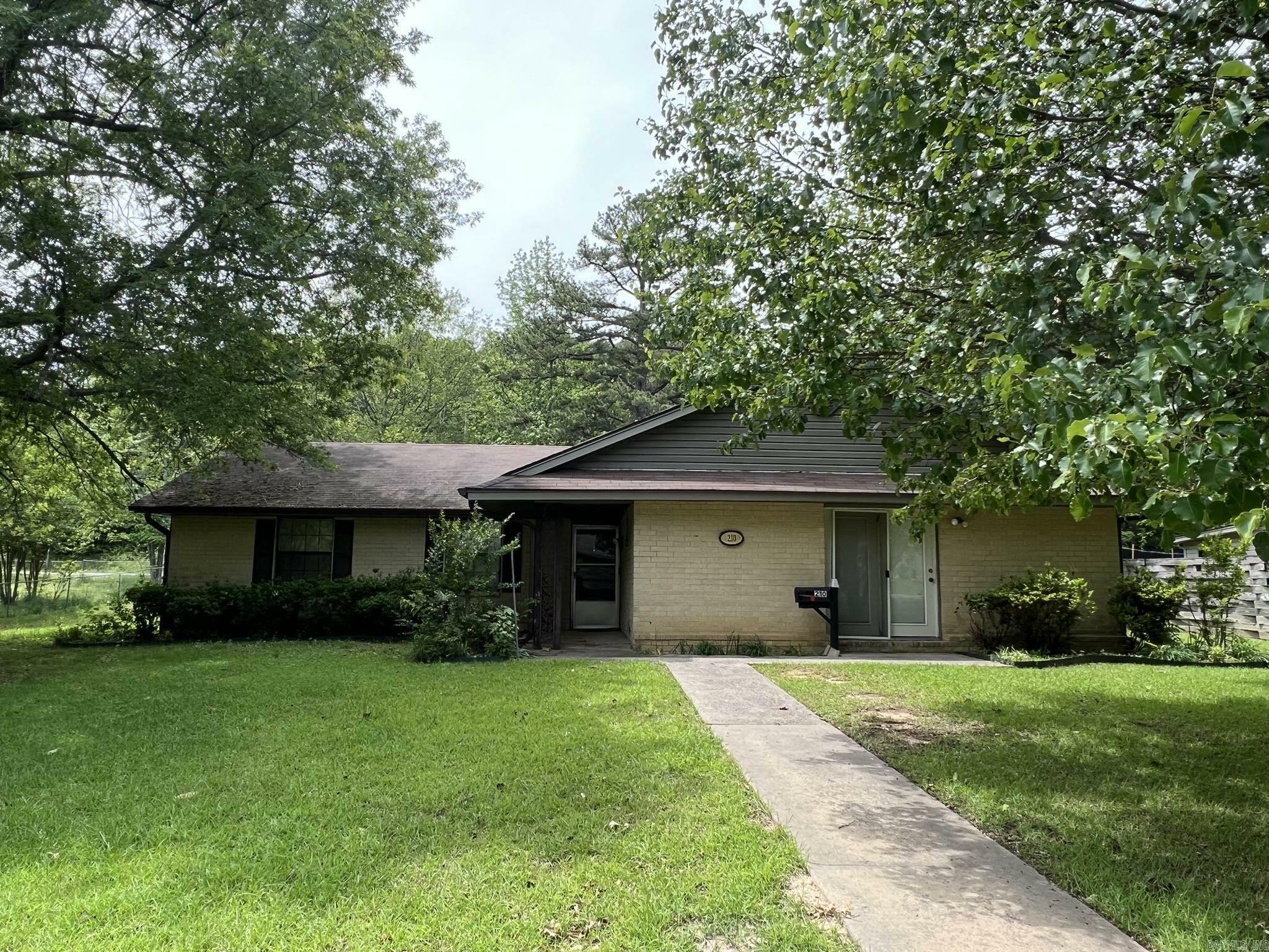 Property Photo: 210 Gary Drive AR 71953