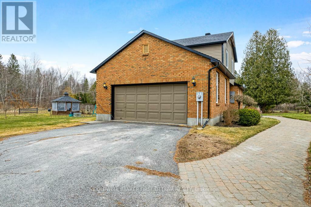 Property Photo: 178 Lynx Hollow Road ON K0A 2X0