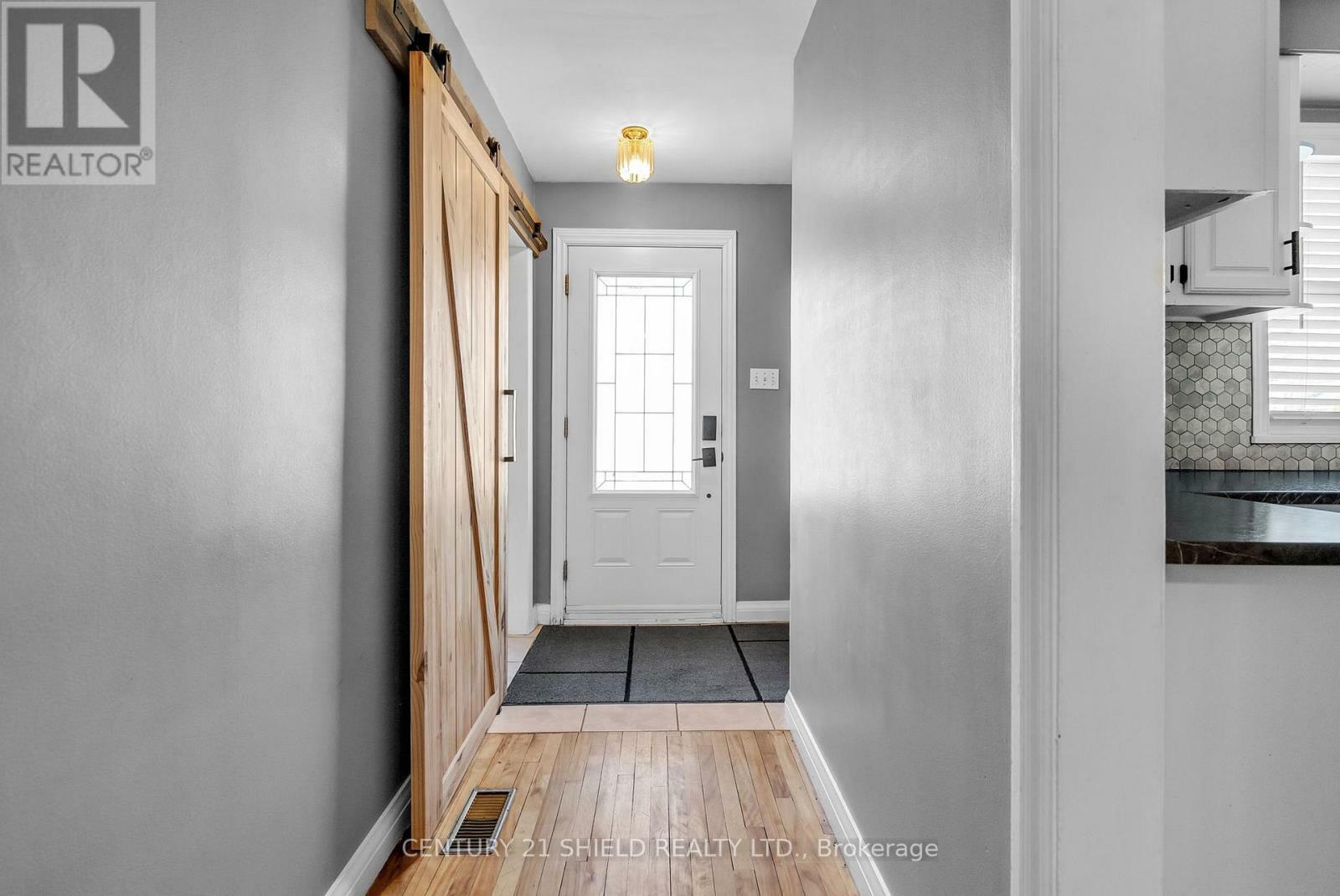 Property Photo: 707 James Street ON K6J 2M5