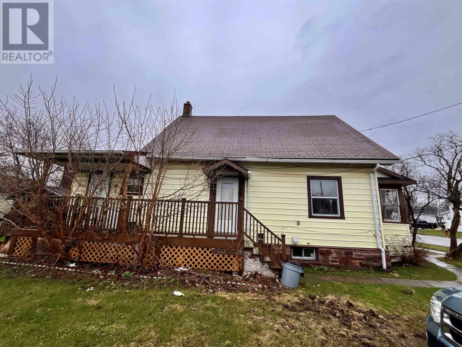 Photo de la propriété:  333 Northland Rd  ON P6C 3N2 