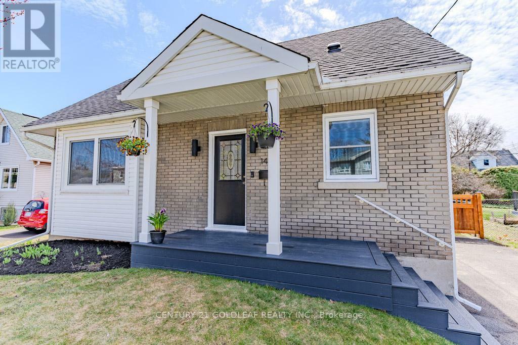 Property Photo: 1404 Larose Avenue ON K1Z 7X7