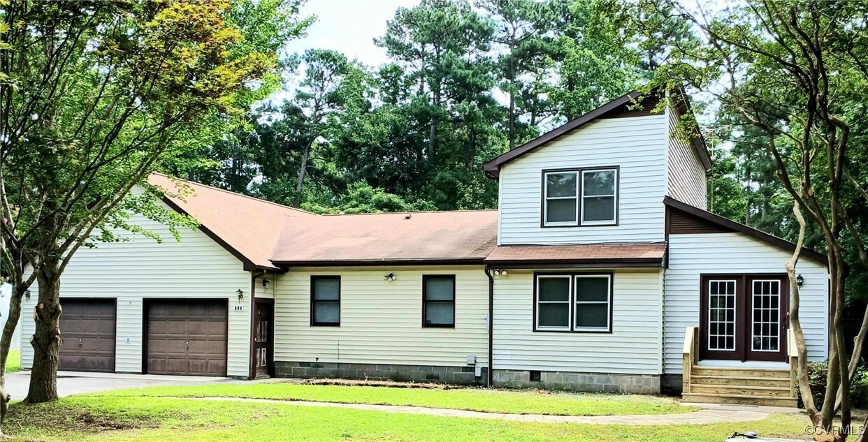 Property Photo: 209 Pineview Drive VA 23071