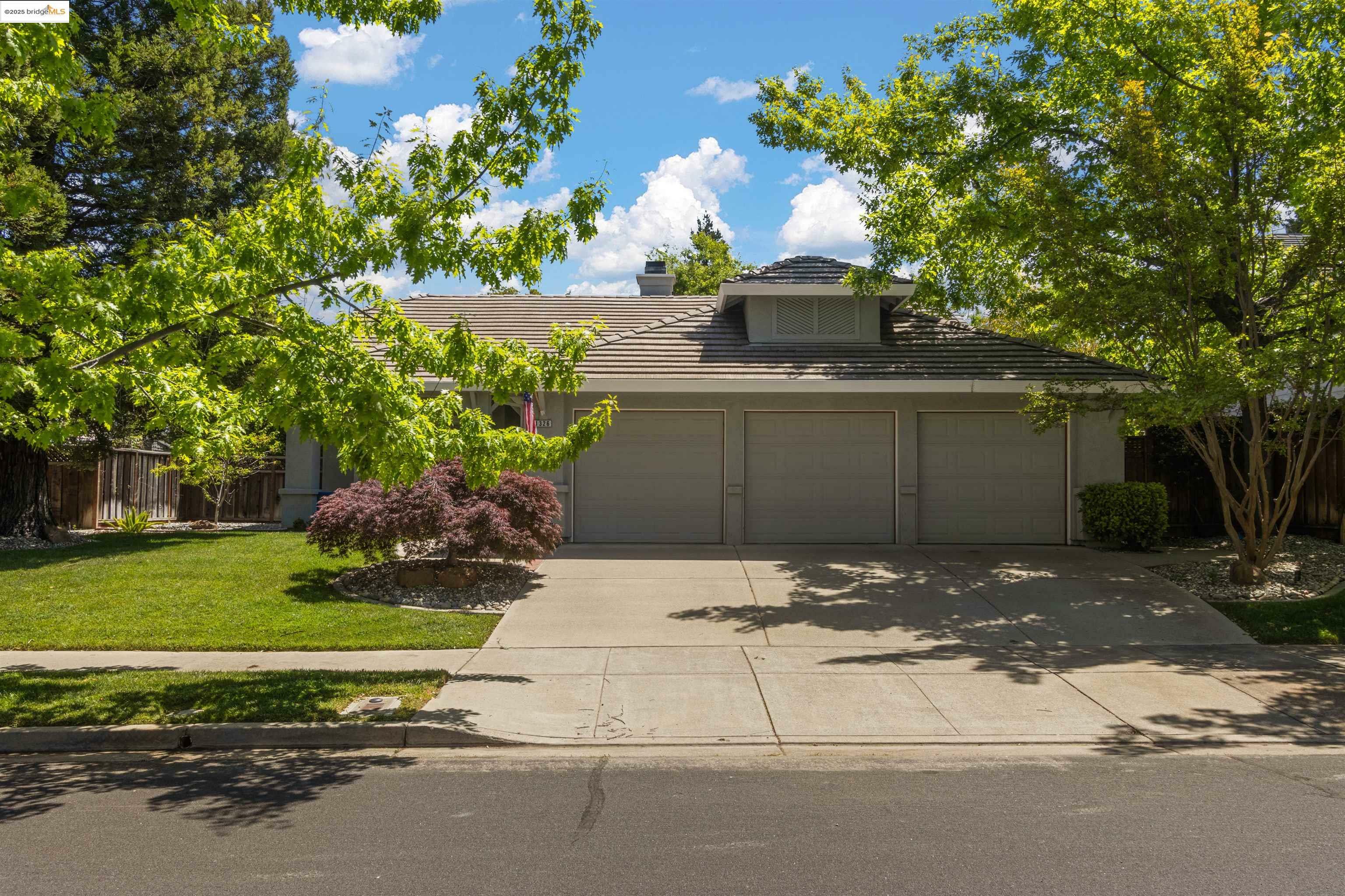 Property Photo: 1326 Rebecca Dr CA 94550