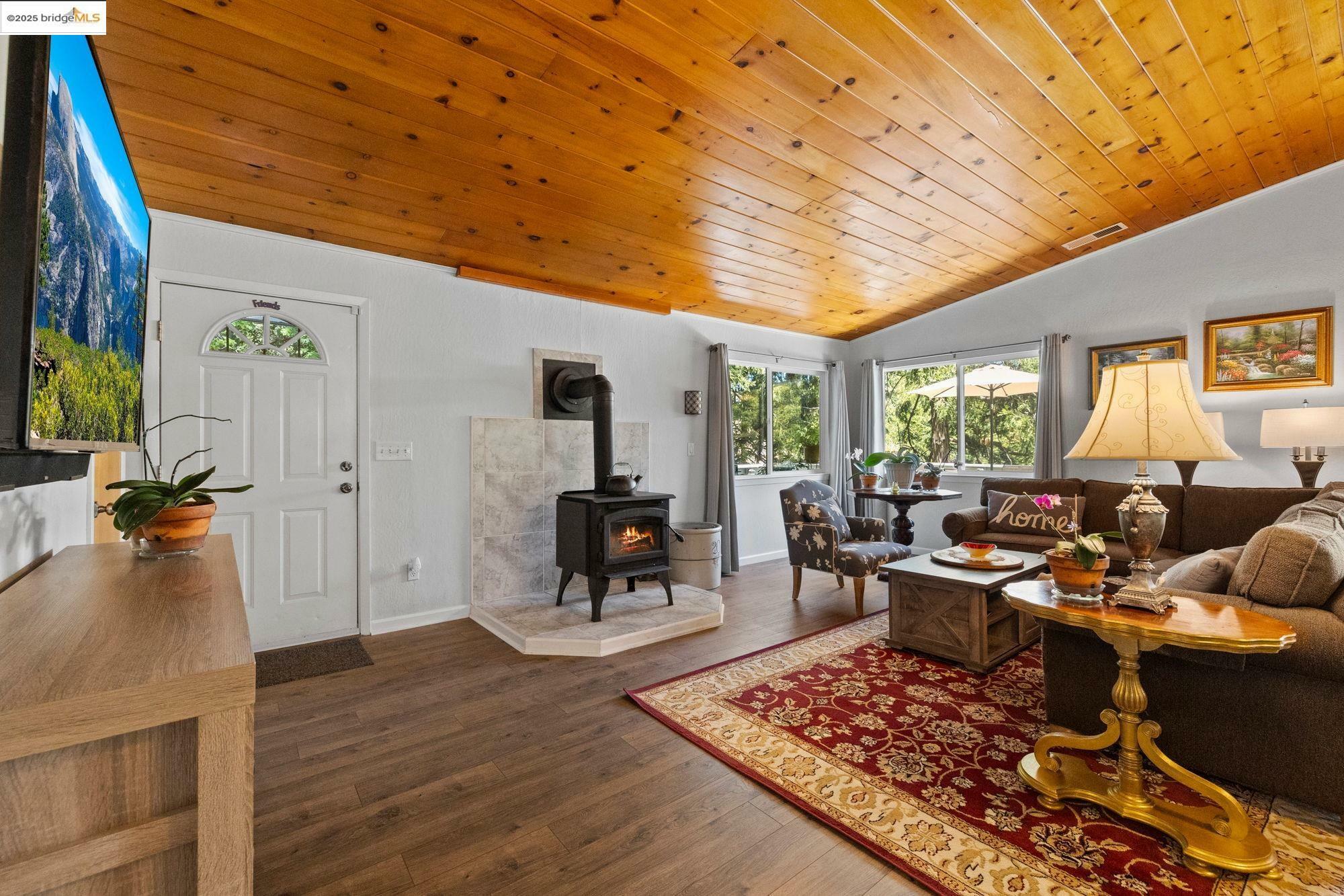 Property Photo: 21570 Eel River Dr CA 95370