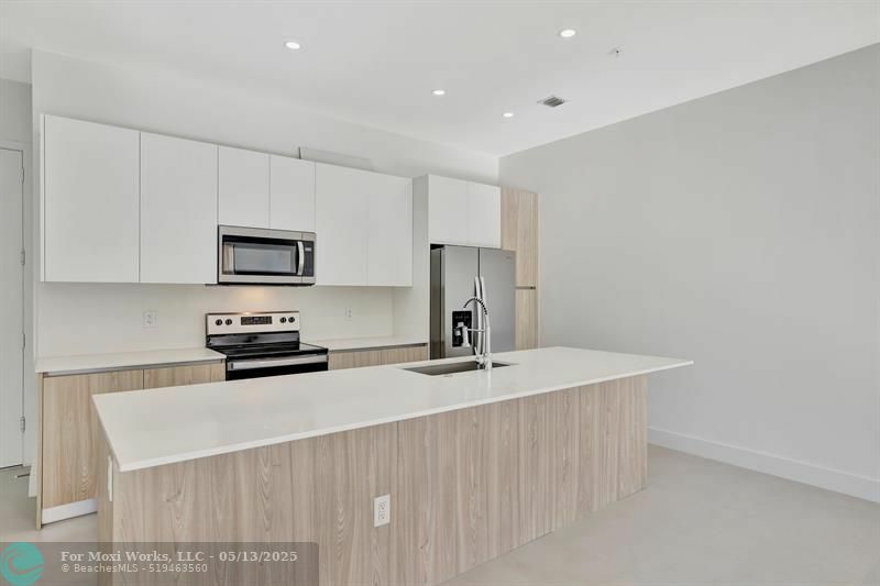 Property Photo:  4208 NE 7th Ter 8  FL 33334 