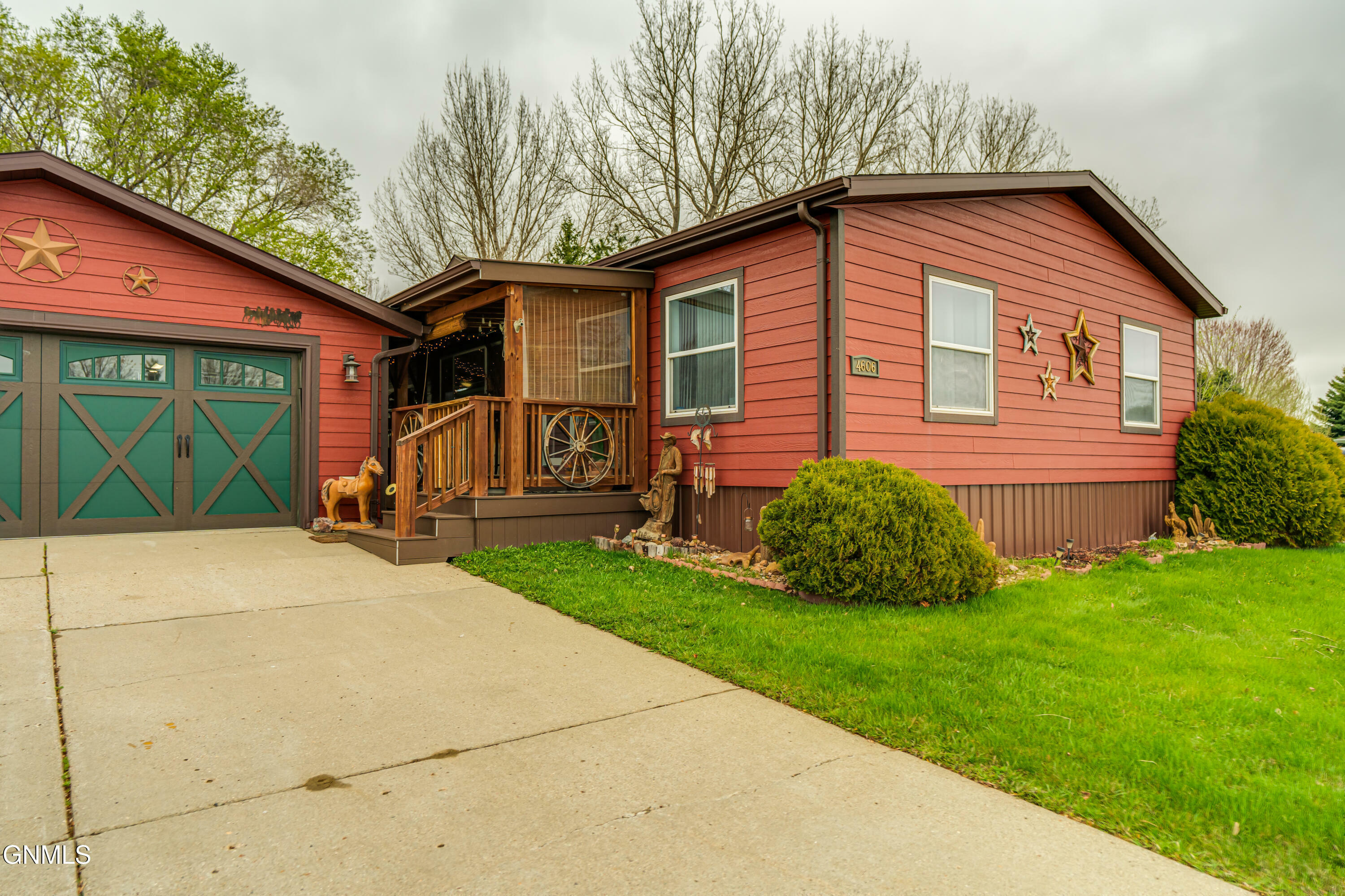 Property Photo: 4606 Rebel Drive ND 58503