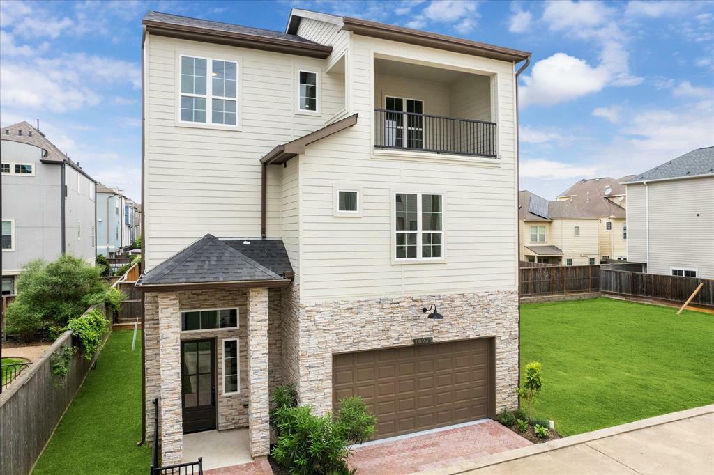 10935 Brookeshire Chase Lane  Houston TX 77043 photo
