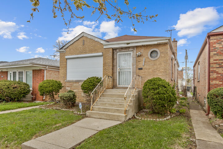 10129 S Indiana Avenue  Chicago IL 60628 photo