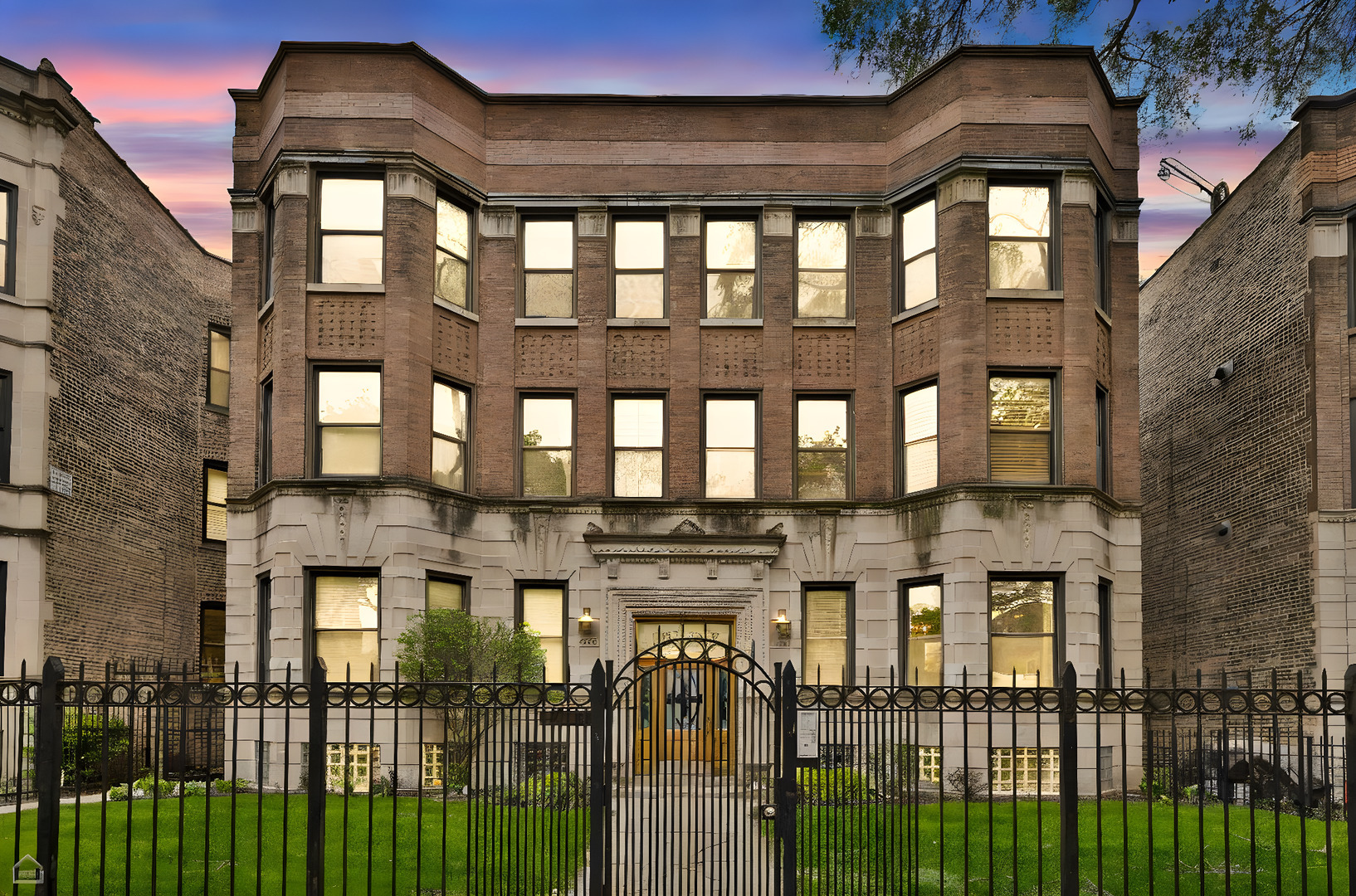 Property Photo: 4741 N Kenmore Avenue 1S IL 60640
