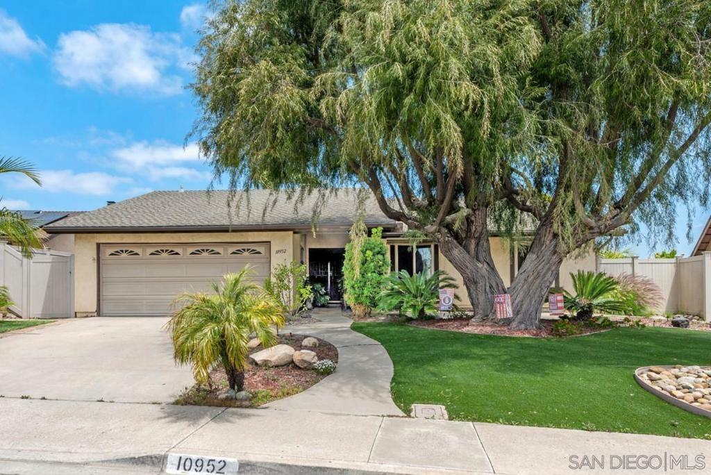 10952 Avenida Roberta  Spring Valley CA 91978 photo