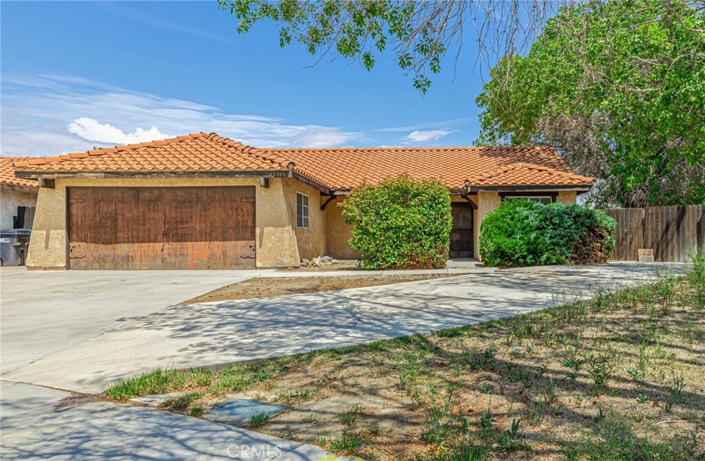 Property Photo: 43046 21st Street W CA 93536