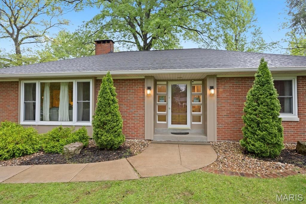 Property Photo: 350 Barnett Dr. IL 62025