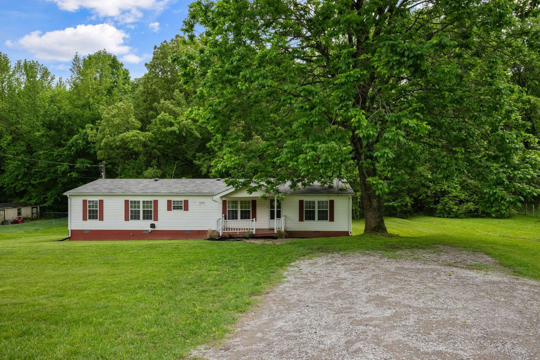 Property Photo: 1023 Briarwood Dr TN 37036