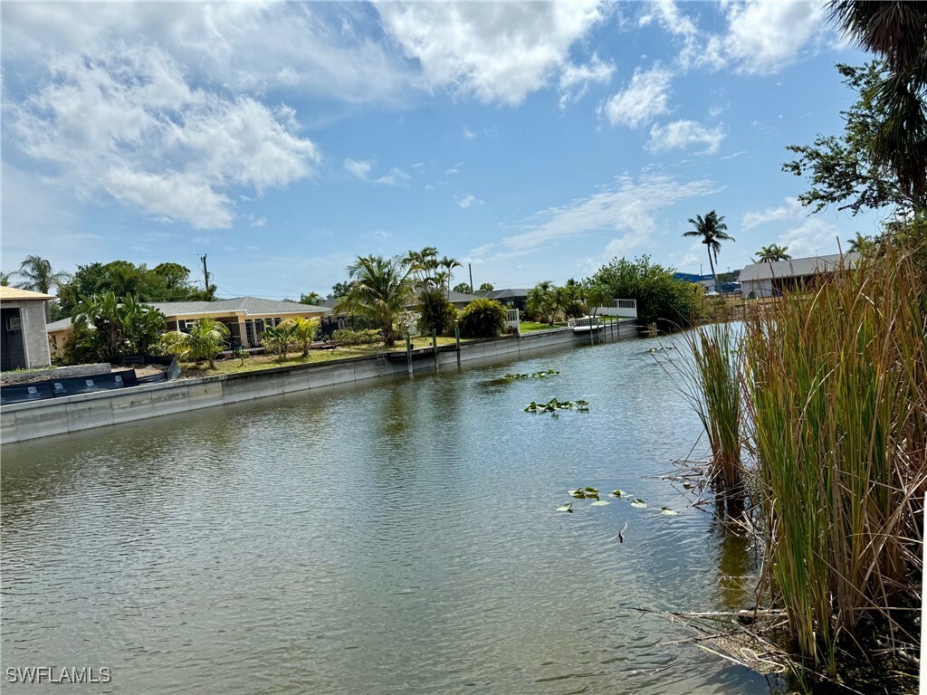 Property Photo: 714 SW 39th Street FL 33914