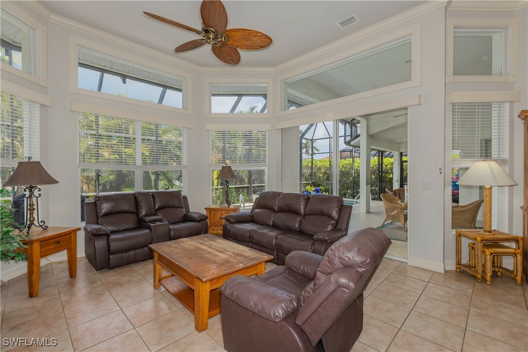 Property Photo: 700 Wren Street FL 34145