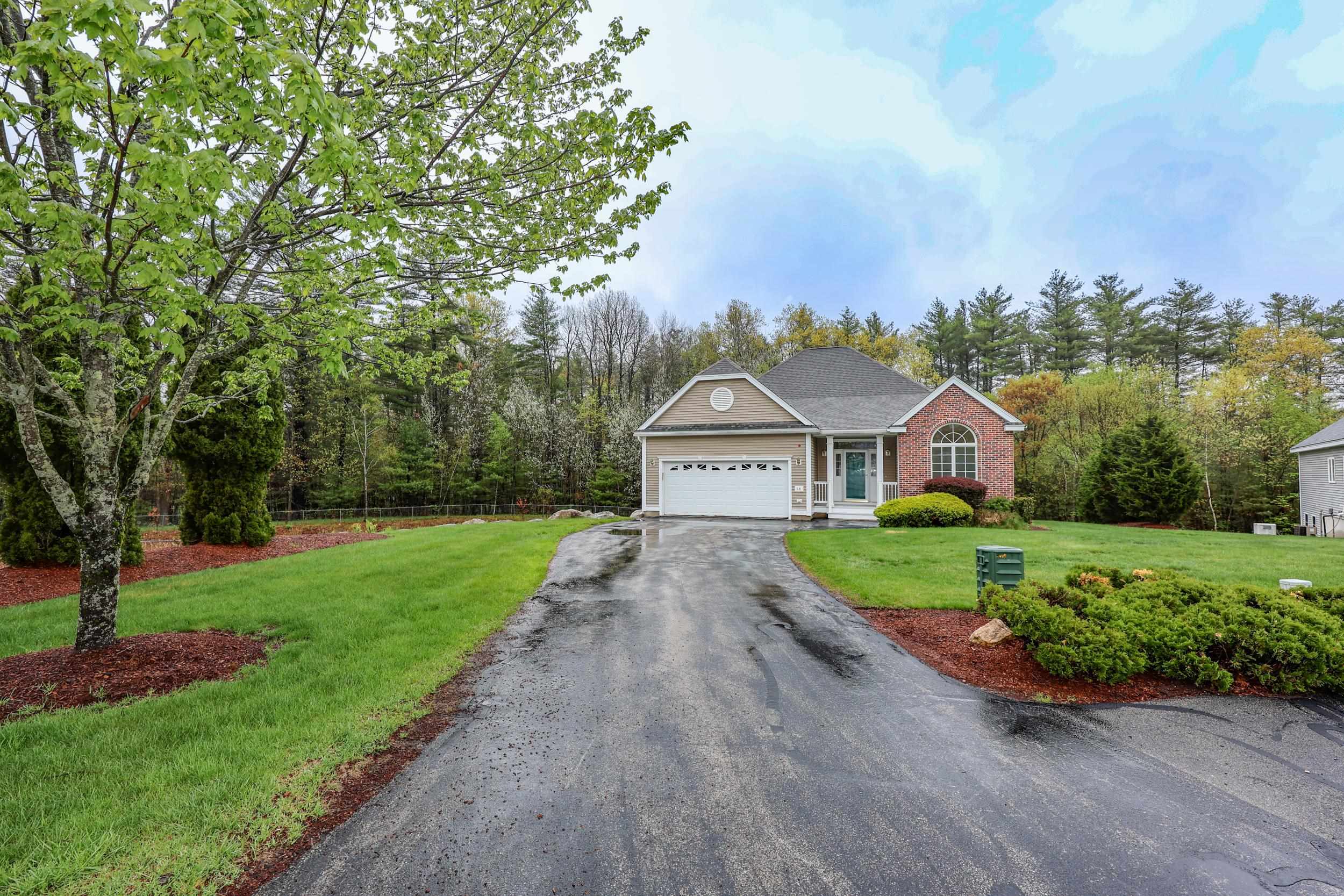 Property Photo: 64 Sawgrass Circle NH 03054