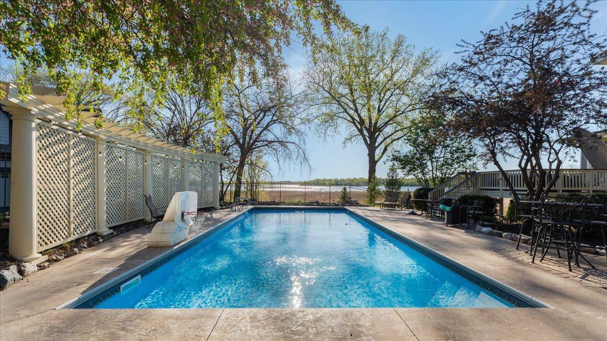 Property Photo: 6470 Tanagers Point MN 55331