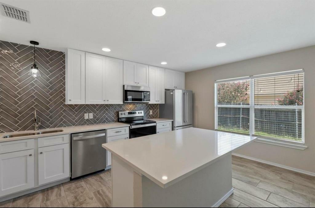 Property Photo: 3451 Chapel Pointe Trail TX 76116