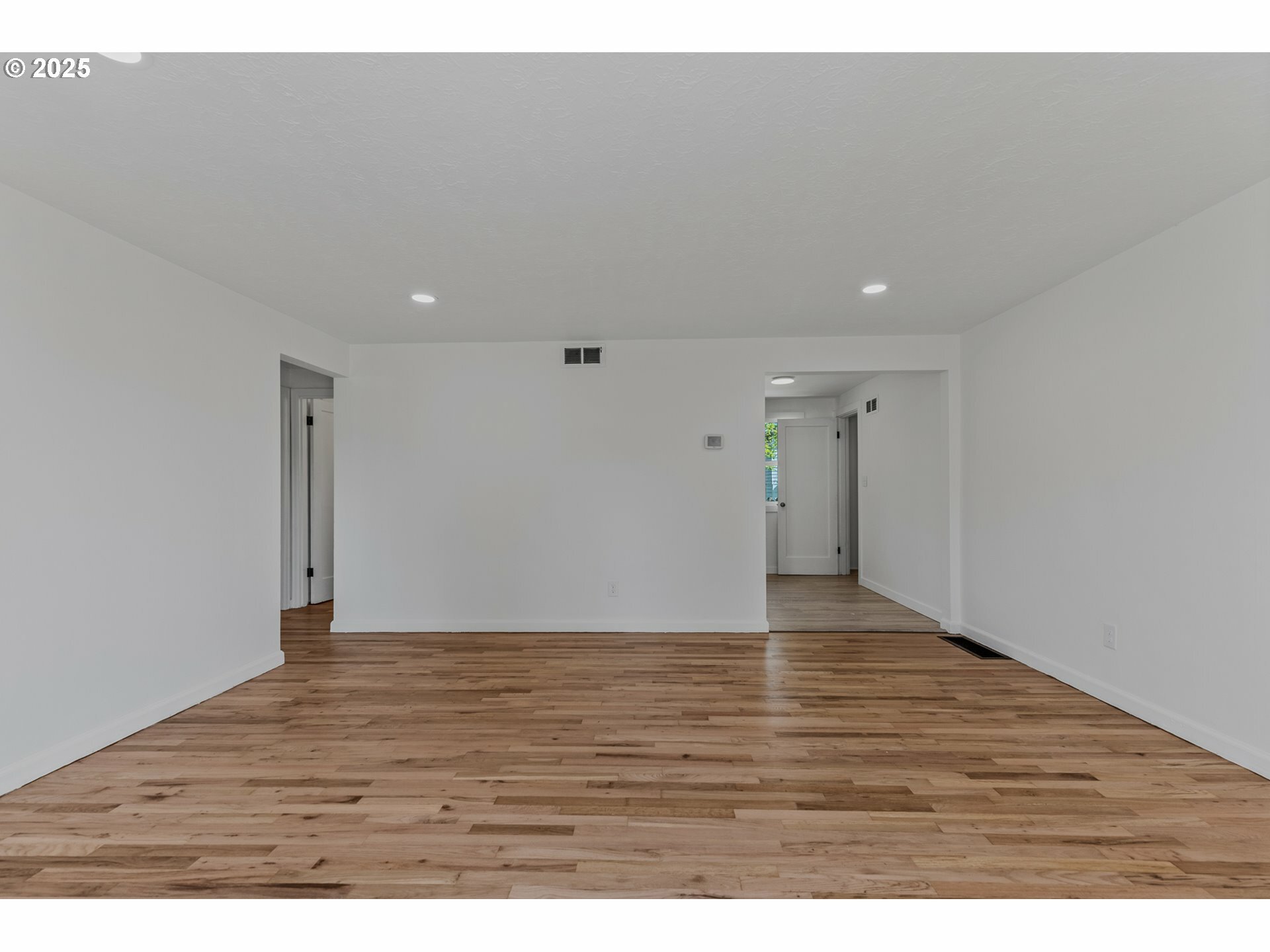 Property Photo: 2504 E 25th St WA 98661