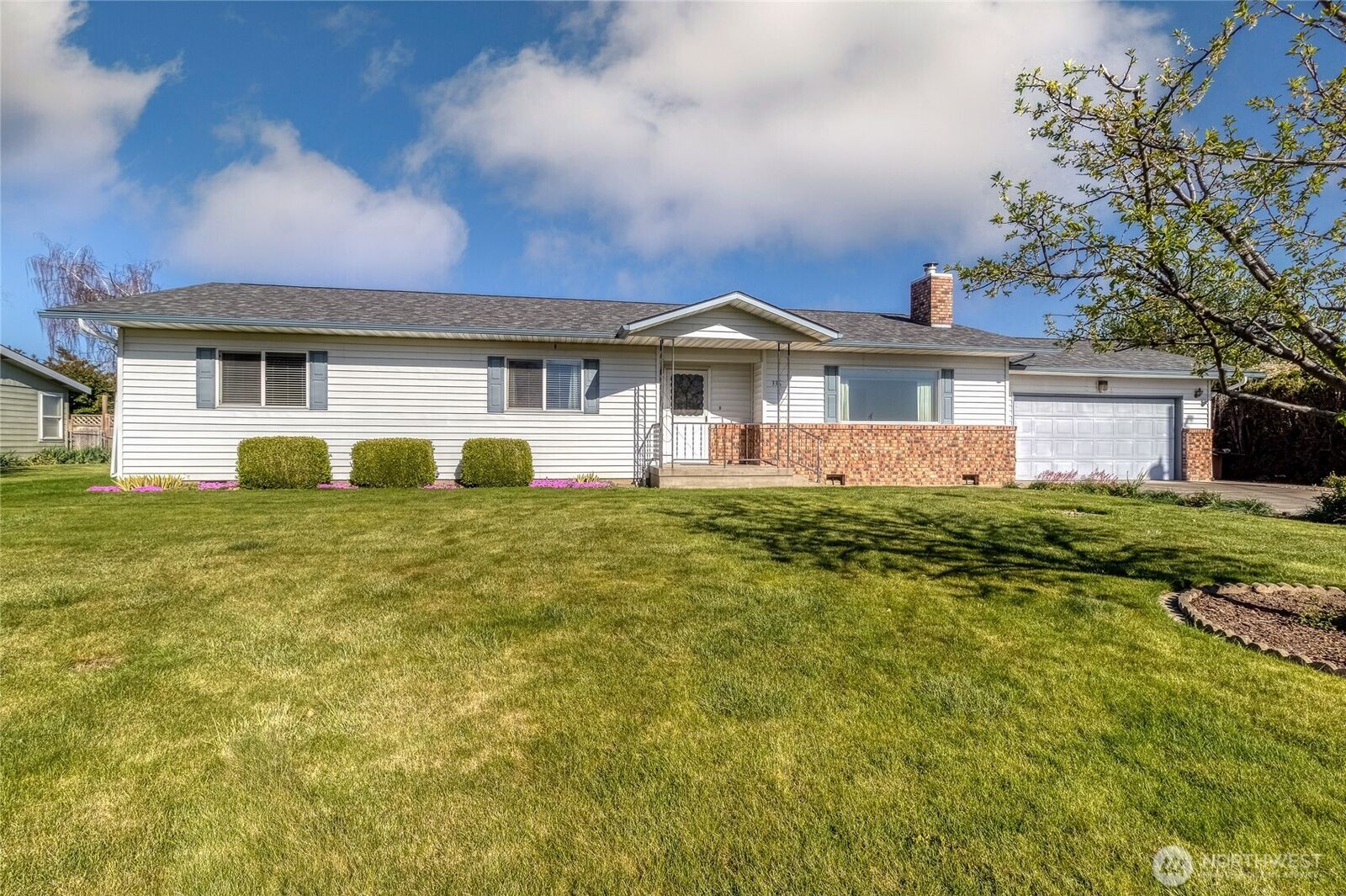 Property Photo:  336 NW Evans Avenue  WA 99362 