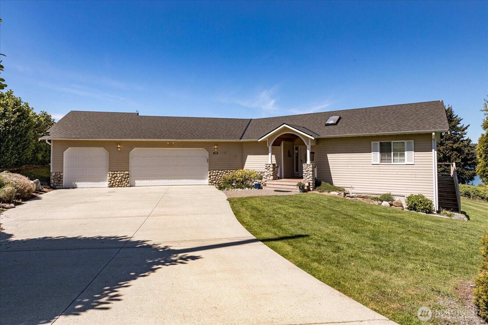 613  Maplewood Loop  Oak Harbor WA 98277 photo