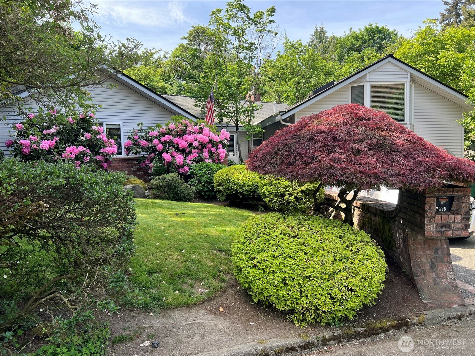 Property Photo: 7215 76th Avenue SE WA 98040