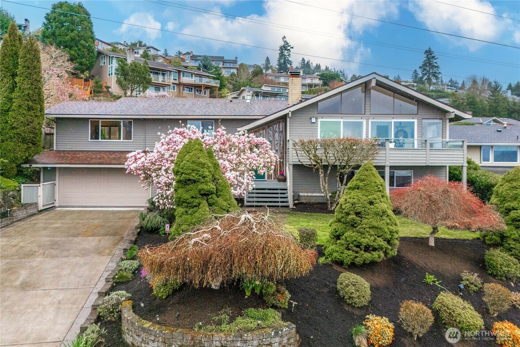 Property Photo: 4538 Somerset Drive SE WA 98006
