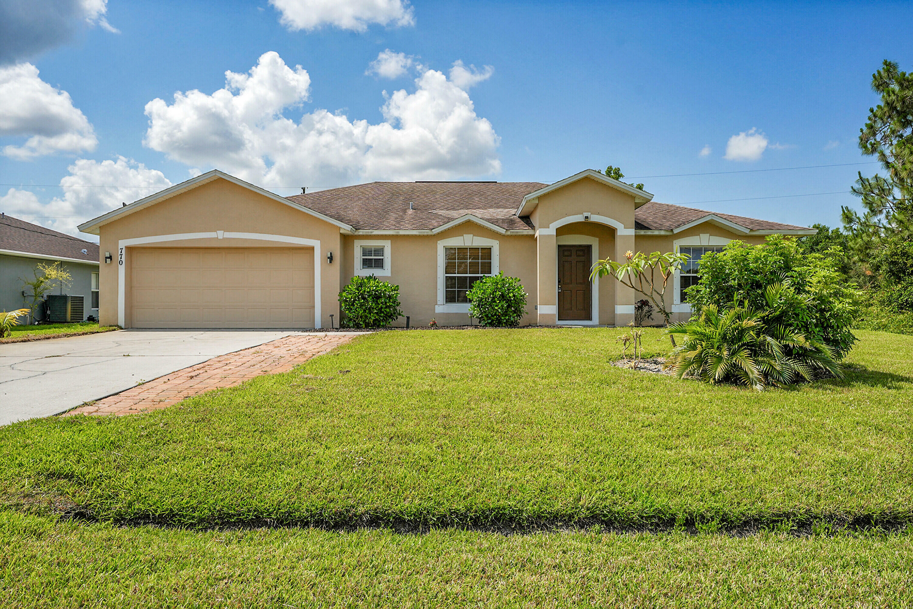 Property Photo: 770 SW Hamberland Avenue FL 34953