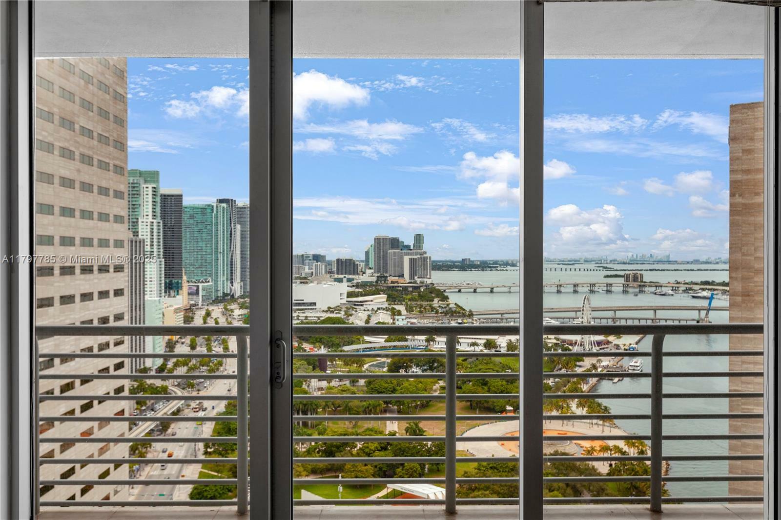Property Photo: 325 S Biscayne Blvd 3222 FL 33131