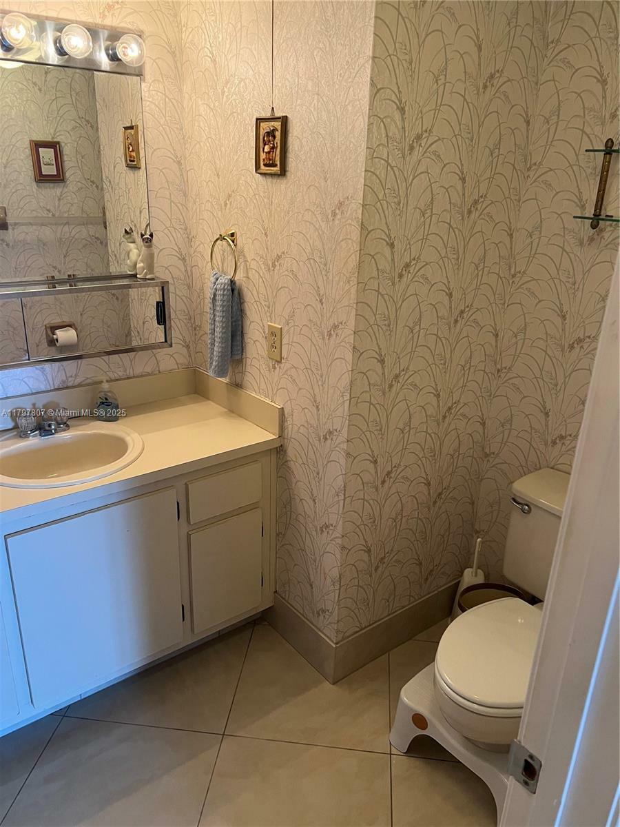 Property Photo: 1301 NE 7th 405 FL 33009