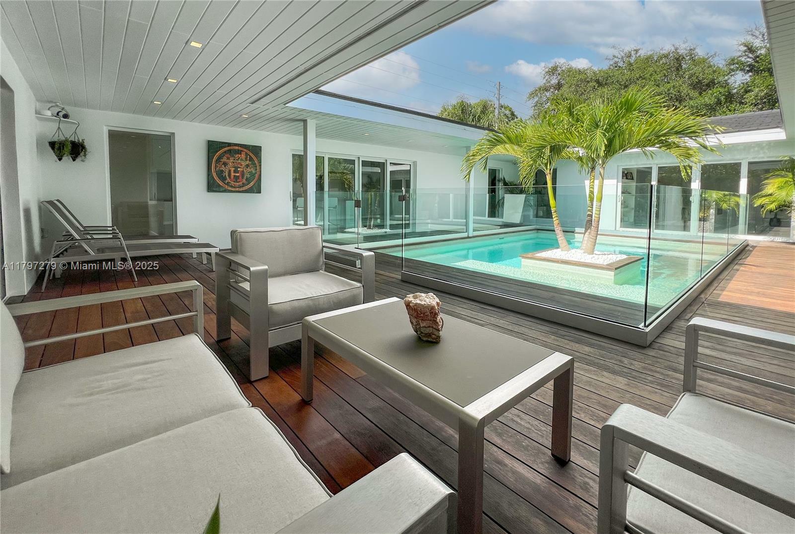Property Photo: 4001 Monserrate St FL 33146