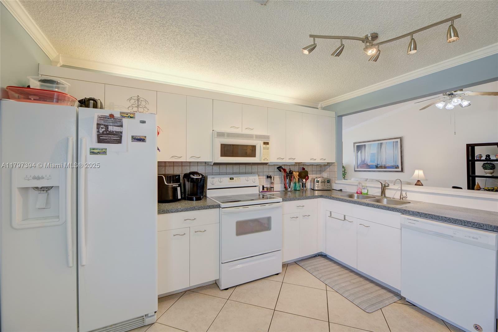 Property Photo: 1248 W Lakes Dr FL 33442