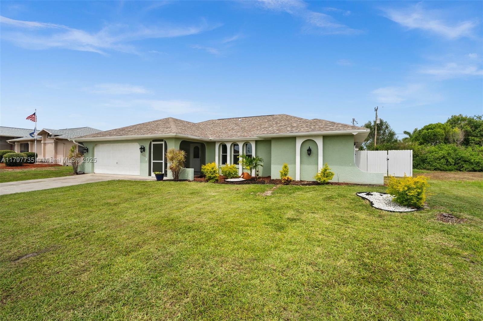 Property Photo: 415 SE 12th Ct FL 33990