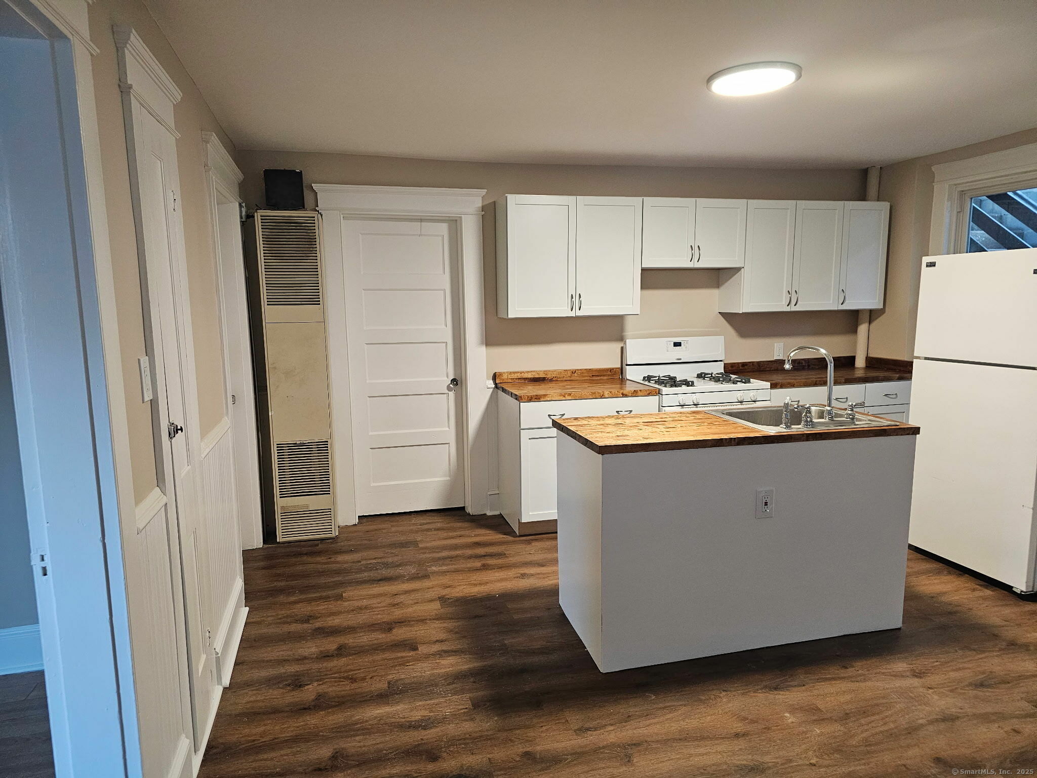 Property Photo: 26 Jewett Street 1S CT 06401