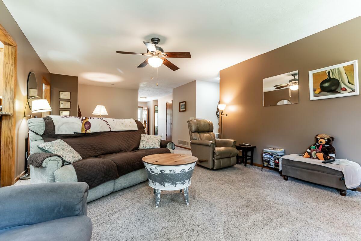 Property Photo: 933 E Ridge Drive IA 51551