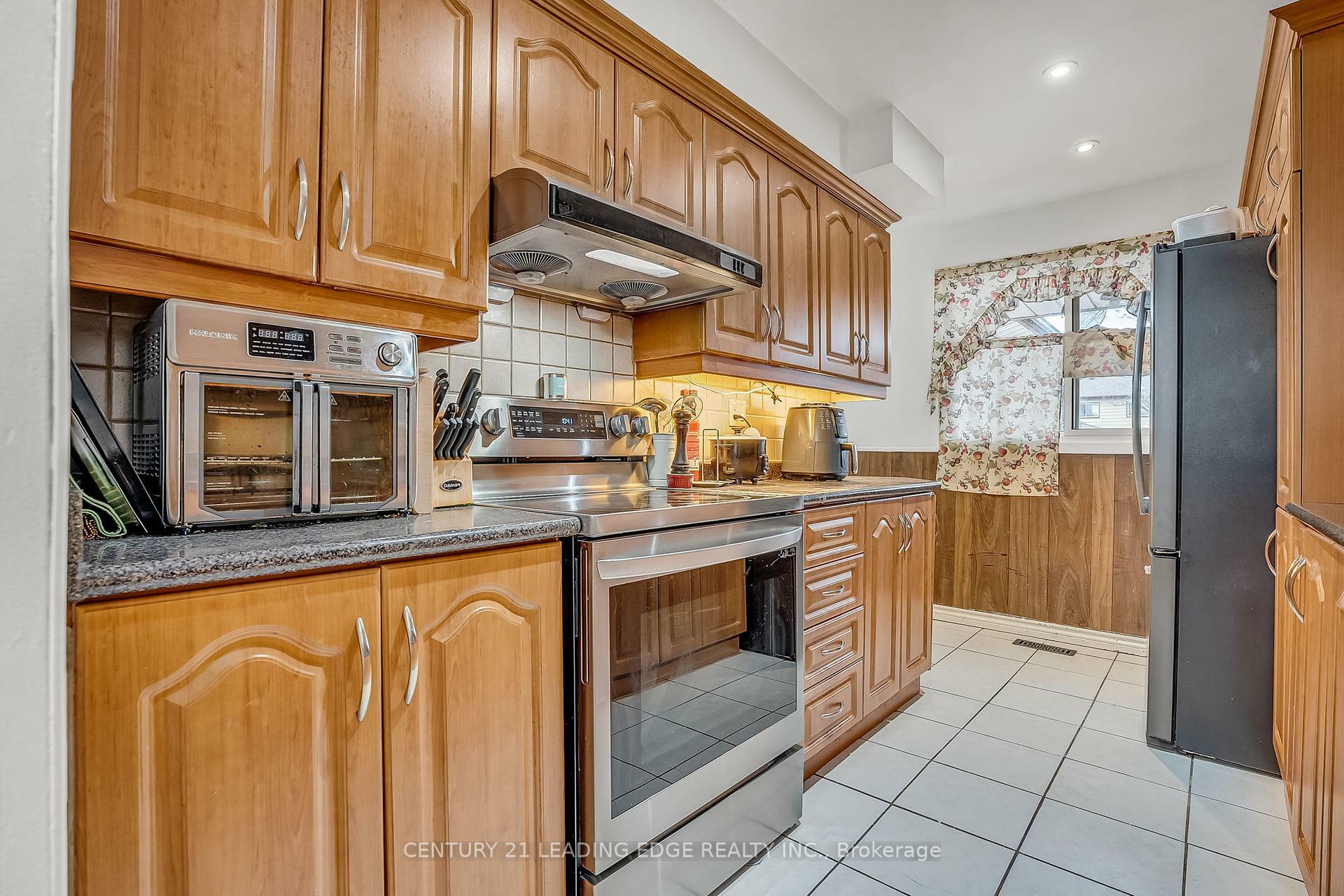 Photo de la propriété: 27 Bradstone Square ON M1B 1W1