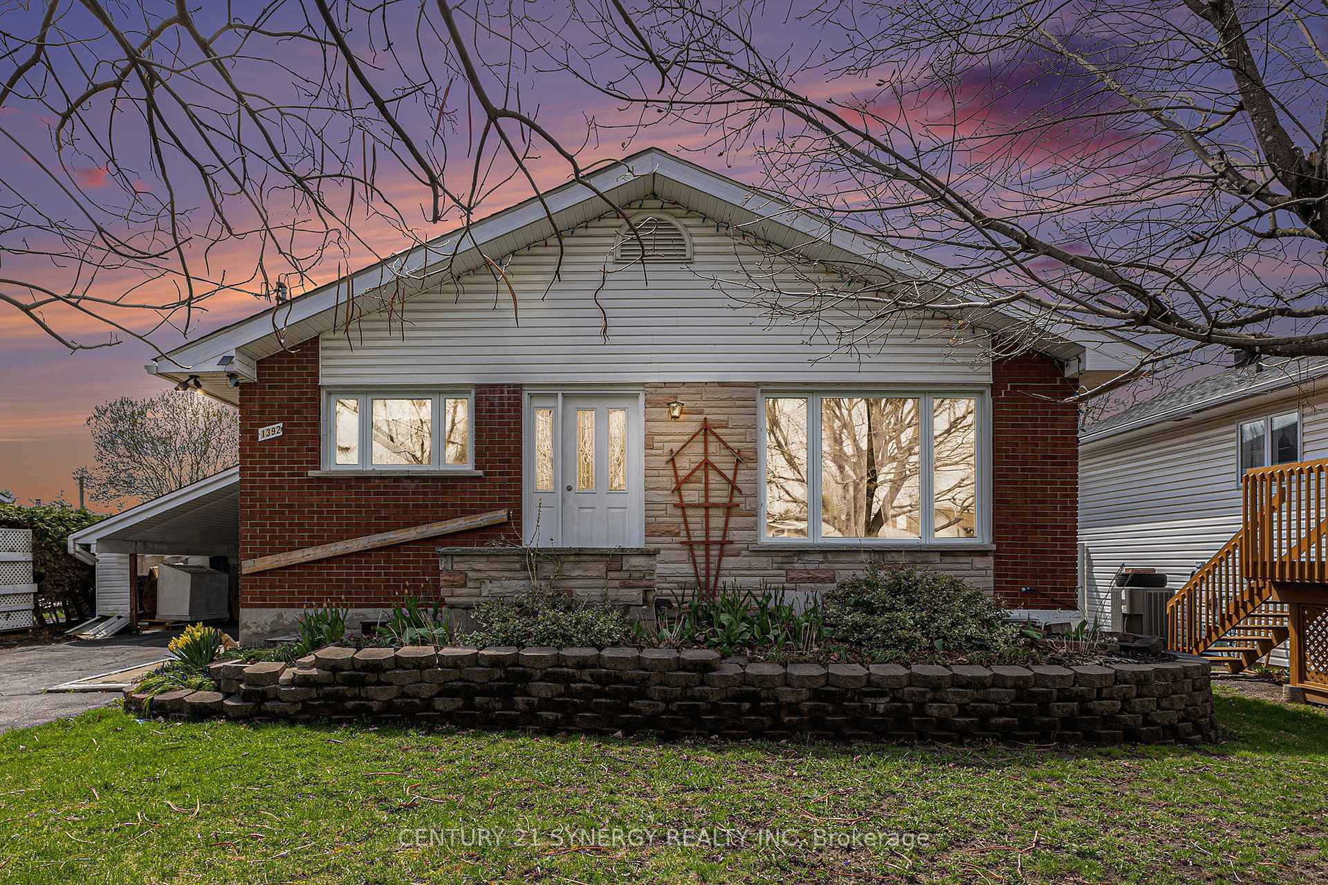 Property Photo: 1392 Aurele Street ON K1B 3L3