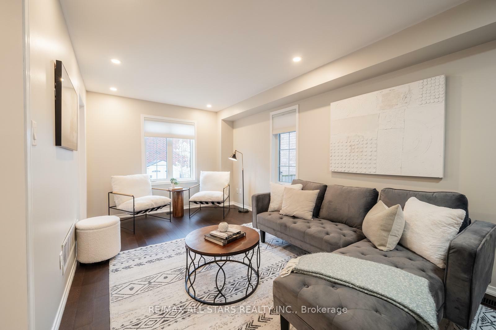 98 Duffin Drive  Whitchurch-Stouffville ON L4A 0X3 photo
